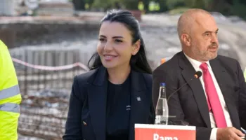 Si u grabitën 3.5 milionë metër kub nga Shkumbini, 5 leje të firmosura nga Edi Rama dhe Belinda Balluku shkaktuan…