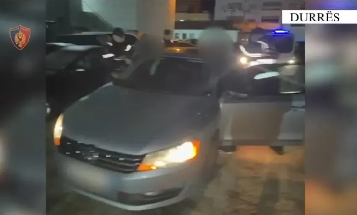 “Siguria”, policia arrestohen 5 të rinj në Durrës, sekuestron armë, drogë dhe thika