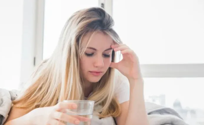 Simptoma që tregojnë se jeni të dehidratuar