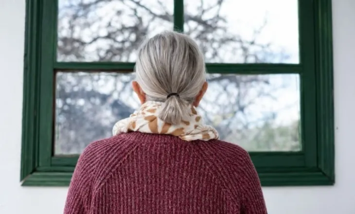 Sinjali i sëmundjes së Parkinsonit mund të fshihet edhe në flokë