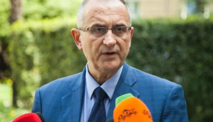 Sipas Ramës, ministrat pezullohen vetem kur ka qejf ai dhe jo kur vjedhin si derrat