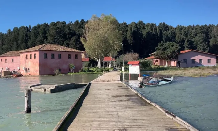 Situatë e pazakontë në Vlorë, Orikum dhe në lagunën e Nartës, batica mbyt kishën
