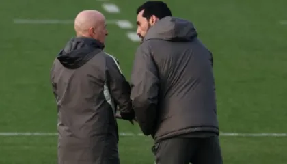 Situatë e tensionuar te Real Madrid, njëri nga lojtarët kryesor dhe trajneri nuk flasin mes tyre (video)