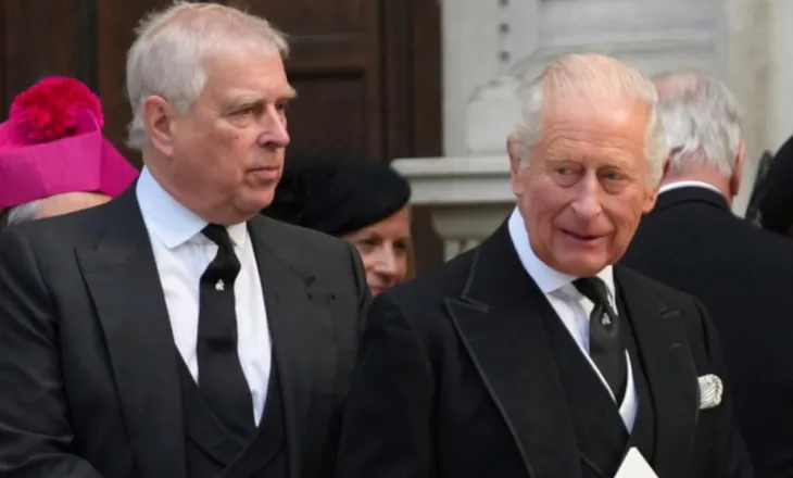 Skandal në Buckingham, Charles ishte paralajmëruar që në 2019 për lidhjet sekrete të Princit Andrew