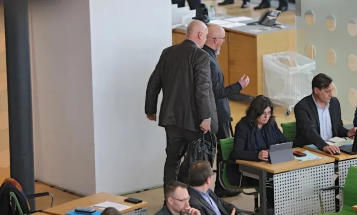 Skandal në Gjermani/ Akuzohet për shkelje të sanksioneve, politikani i AfD-së arrestohet në parlament