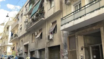 Skandal në Greqi/ Shqiptari abuzon s*ksualisht me 25-vjeçaren me aftësi të kufizuara, shpallet në kërkim