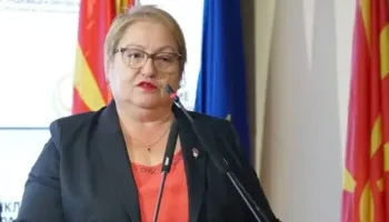 Skandal në Tetovë/ Ministrja përplaset me gazetarët dhe refuzon të flasë shqip: Maqedonishtja, gjuhë zyrtare