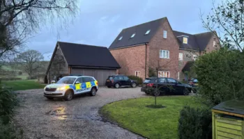 Skandali Epstein/ Policia bastis shtëpinë e Mandelson, çfarë fsheh ish-ministri britanik?