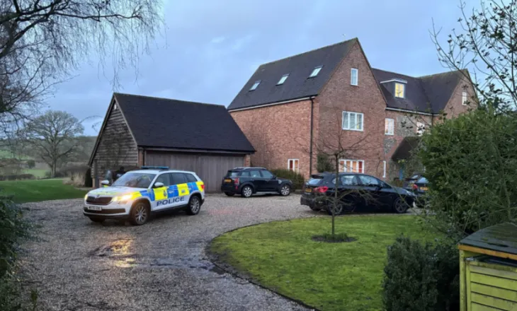 Skandali Epstein/ Policia bastis shtëpinë e Mandelson, çfarë fsheh ish-ministri britanik?