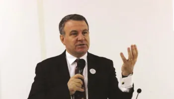 Skandali i Portit të Vlorës/ Malaj reagon ashpër: Balluku pasuron pakicën, varfëron qytetarët