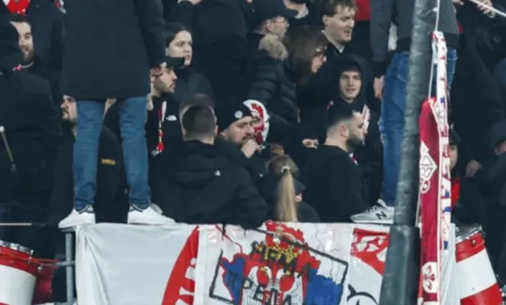 Skandali në ndeshjen e Europa League, banderolë e tifozëve, Kosova si pjesë e Serbisë