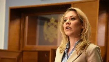 S’kanë fund dramat në politkën malazeze! Tronditet Mal i Zi: Arrestohet ish-ministrja e Arsimit, Vesna Brati