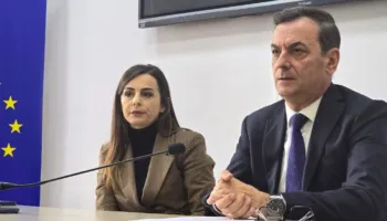 Sokol Sadushi, takim me studentët e Drejtësisë: Kur mbi gjysma e popullsisë në burgje është ende e pagjykuar, rrezikojmë ta kthejmë përjashtimin në rregull. Kjo përqindje është tregues alarmi: masa “arrest në burg” rrezikon të shndërrohet në një normalitet…