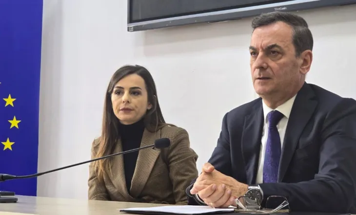 Sokol Sadushi, takim me studentët e Drejtësisë: Kur mbi gjysma e popullsisë në burgje është ende e pagjykuar, rrezikojmë ta kthejmë përjashtimin në rregull. Kjo përqindje është tregues alarmi: masa “arrest në burg” rrezikon të shndërrohet në një normalitet…