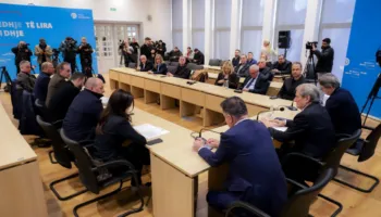 “Sondazhet thonë se duhet të marrim pjesë në Komisionin e Reformës Territoriale”, Ina Zhupa në mbledhjen pa media të grupit të PD: S’kemi pse e braktisim