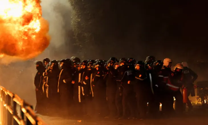 Sot protesta e opozitës, Policia nuk jep leje: Pas hedhjes së molotovëve, s’ marrim përsipër zhvillimin e tubimit!