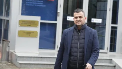 SPAK zbarkon në Gjirokastër, kryebashkiaku Flamur Golemi 3 orë në pyetje për aferën 620 mijë euro me rikonstruksionin..