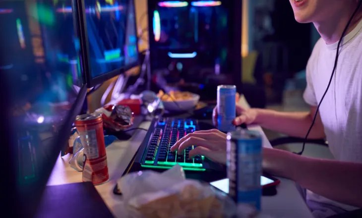 Spanja do të ndalojë shitjen e pijeve energjike për fëmijët nën 16 vjeç