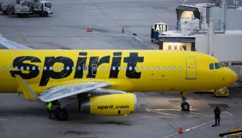 Spirit Airlines shet avionë dhe rikthehet stafi, përpjekje për stabilizim