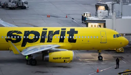 Spirit Airlines shet avionë dhe rikthehet stafi, përpjekje për stabilizim