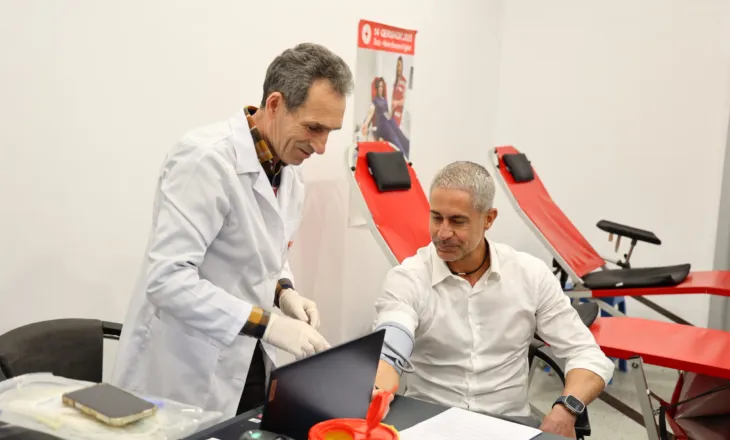 Stafi administrativ i FSHF-së dhuron gjak për fëmijët talasemikë, kauzës i bashkohet edhe stafi teknik i Kombëtares