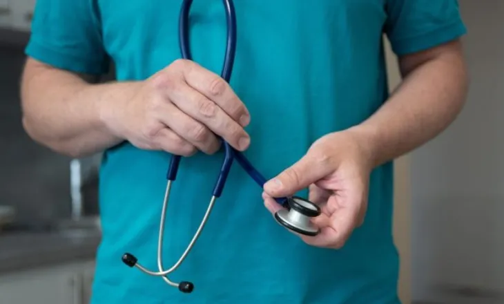 Stetoskopët me IA i dallojnë sëmundjet e zemrës më mirë se mjekët