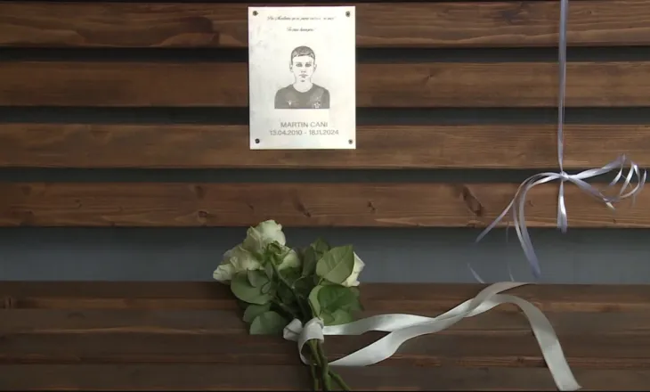 Stoli për Martinin në shkollën ku u vra, prindërit përballen me refuzim për përkujtimoren në “Fan Noli”