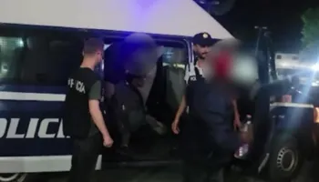 Strehoheshin në një ndërtesë të braktisur, kapen 16 emigrantë të paligjshëm në Korçë