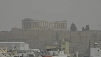 Stuhi dhe reshje të forta në Greqi, mot i paqëndrueshëm deri të premten