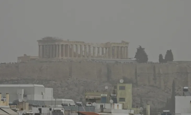 Stuhi dhe reshje të forta në Greqi, mot i paqëndrueshëm deri të premten