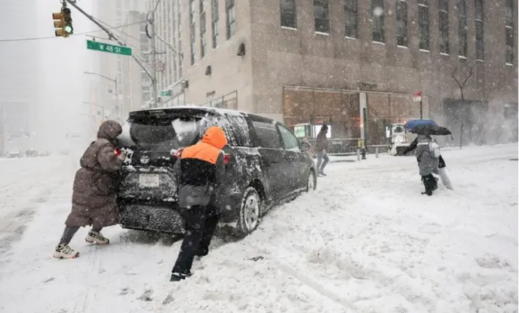 Stuhia më e fuqishme e dekadës, gjendje e jashtëzakonshme në disa shtete të Amerikës