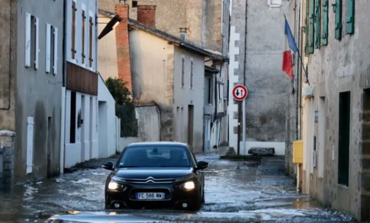 Stuhia Nils shkakton dy viktima në Francë, 450 mijë banorë ende pa energji elektrike