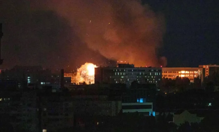Sulm masiv me raketa ruse ndaj Kievit, dëmtime në ndërtesa apartamentesh dhe infrastrukturë në të dy brigjet e Dnieperit