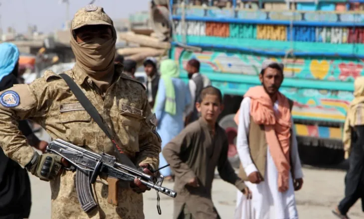 Sulm me bombë jashtë një stacioni policie në Pakistan, 2 të vrarë dhe 17 të plagosur