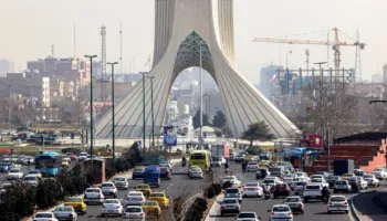 Sulmet ajrore, Këshilli i Sigurisë Kombëtare iraniane kërkesë qyteratëve: Largohuni nga Teherani, universitetet do të mbyllen (VIDEO)