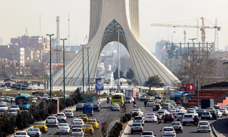 Sulmet ajrore, Këshilli i Sigurisë Kombëtare iraniane kërkesë qyteratëve: Largohuni nga Teherani, universitetet do të mbyllen (VIDEO)
