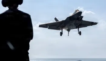 Sulmet izraelite/ Irani mbyll hapësirën ajrore, Khamenei transferohet në një vend të sigurt