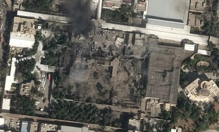 Sulmet izraelite në Iran, rezidenca e Khameneit rrafshohet plotësisht