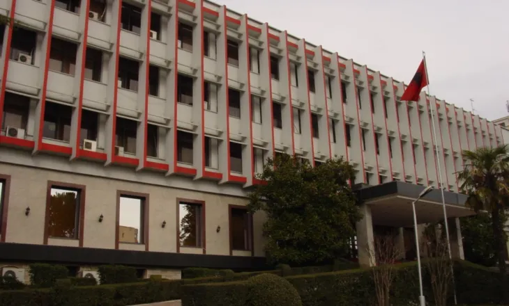 Sulmi i SHBA-së dhe Izraelit, ministria e Jashtme u bën thirrje shqiptarëve në Iran: Për çdo nevojë kontaktoni këto përfaqësi diplomatike (LISTA)