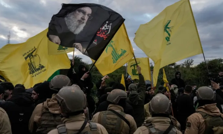 “Sulmi ndaj Khameneit vijë e kuqe”, Hezbollahu: Nëse SHBA godet Iranin do të mbajmë distancë