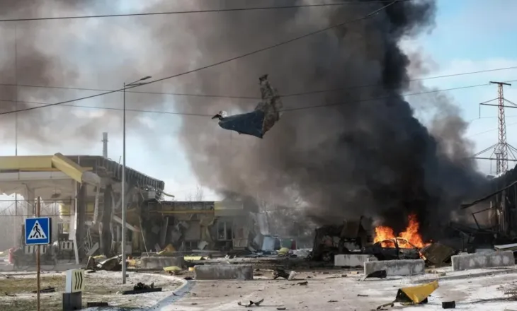 Sulmi rus vret nënë e bijë në lindje të Ukrainës, 14 të plagosur