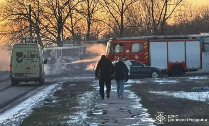 Sulmohet me dron një autobus në Ukrainë/ 12 persona humbin jetën, plagosen shtatë të tjerë
