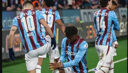 Supergoli i Muçit nuk mjafton, Fenerbahce merr fitoren e madhe ndaj Trabzonspor dhe nuk i ndahet Galatasaray-it