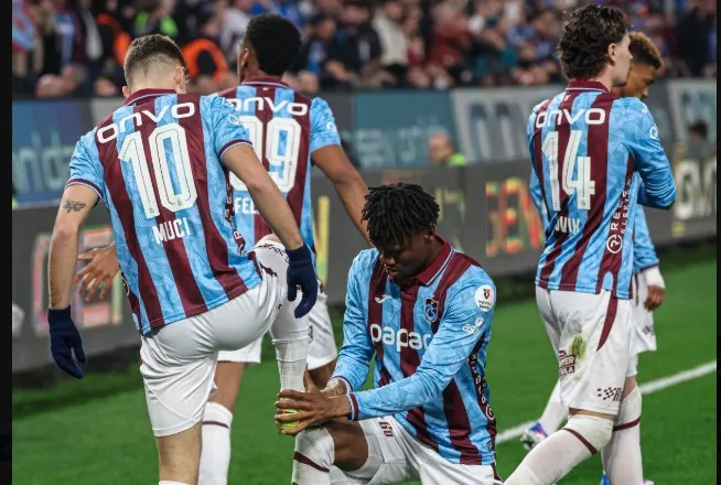 Supergoli i Muçit nuk mjafton, Fenerbahce merr fitoren e madhe ndaj Trabzonspor dhe nuk i ndahet Galatasaray-it