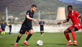 Superiore/ Hap i gabuar i Vllaznisë në Ballsh, kuqeblutë munden nga Bylisi dhe shohin rivalët t’i afrohen