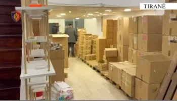 Suplemente ushqimore e bimore të skaduara- Zbulohet magazina në Tiranë, në kërkim administratori
