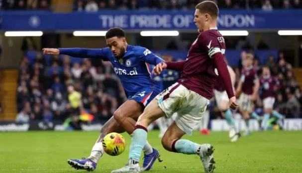 Surpriza në Premier Ligë! Skuadra e Brojës bën çudinë ndaj Çelsit në “Stamford Bridge”, rezultatet dhe golat
