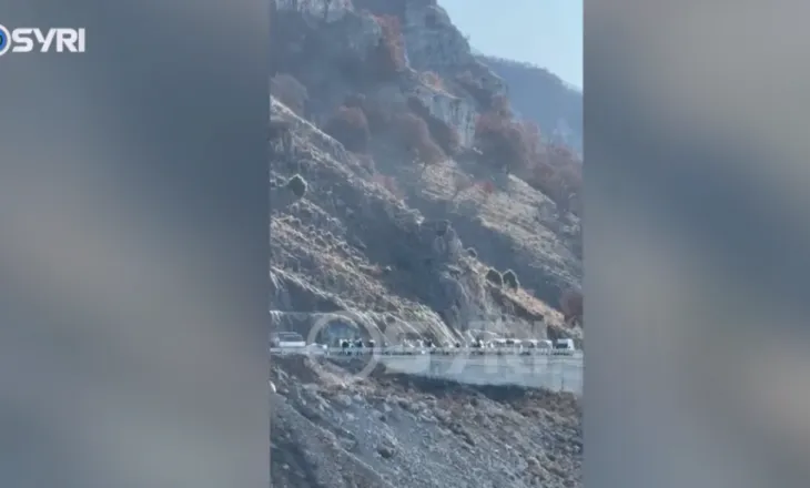 SYRI TV/ Baks-Rrjoll, banorët sërish në protestë, bllokojnë mjetet dhe punëtorët – Mbi 20 protestues shoqërohen nga policia