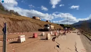 SYRI TV/ Juglindja e izoluar prej 5 ditësh, asnjë afat se kur mund të hapet rruga, drejtuesit fajësojnë reshjet e shiut