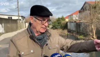 SYRI TV/ Shkodër, kanali i papastruar përmbyt banorët: Kanali na ka përmbytur pronë e toka